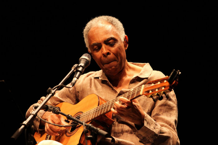 As apresentações tiveram o patrocínio do Itaú Cultural e segue como uma continuação às homenagens prestadas a Gil, iniciadas com a exposição GIL70, que comemorou as sete décadas de vida do músico