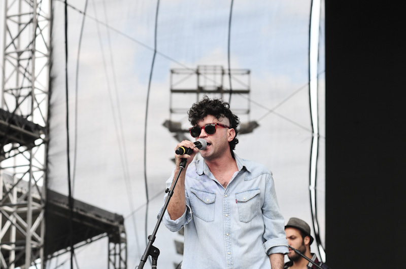 Lirinha, ex-Cordel do Fogo Encantado, e a banda Eddie foram a segunda atração do palco Cidade Jardim no domingo, 31