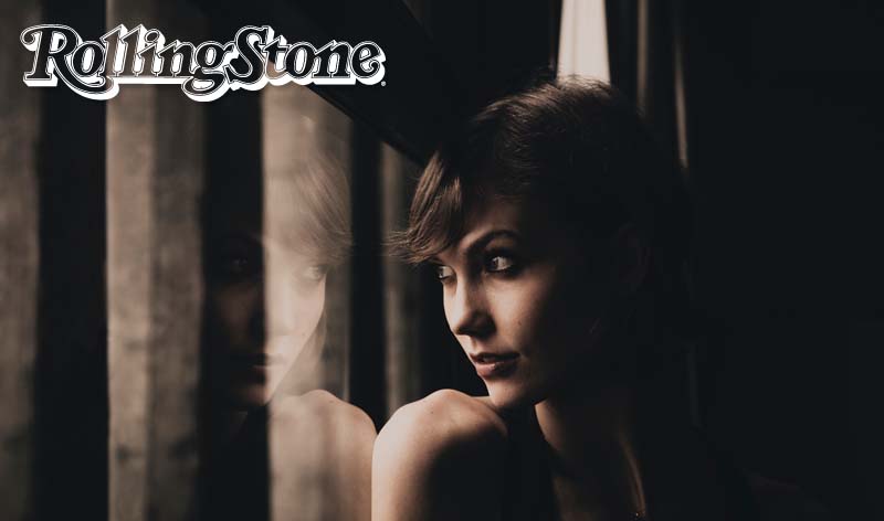 SAPATILHAS E SALTO ALTO Karlie Kloss quer conquistar todos os mundos por onde passa