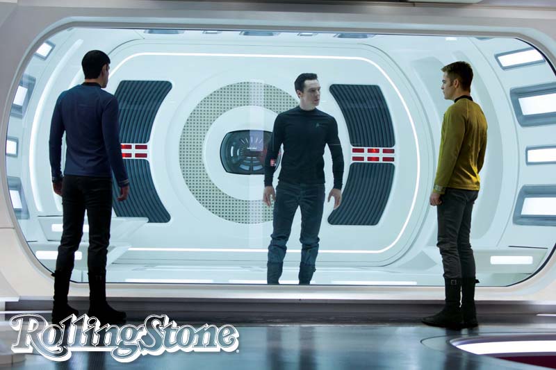 DÚVIDAS Spock (Zachary Quinto) e Kirk (Chris Pine) encaram o enigmático “John Harrison” (Benedict Cumberbatch)