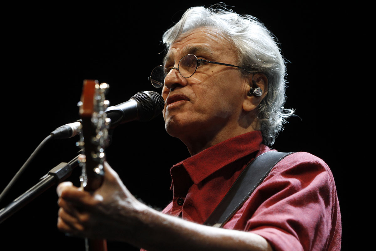 Abraçaço, aliás, foi executado quase na íntegra – apenas “Gayana” ficou fora do repertório de 23 canções