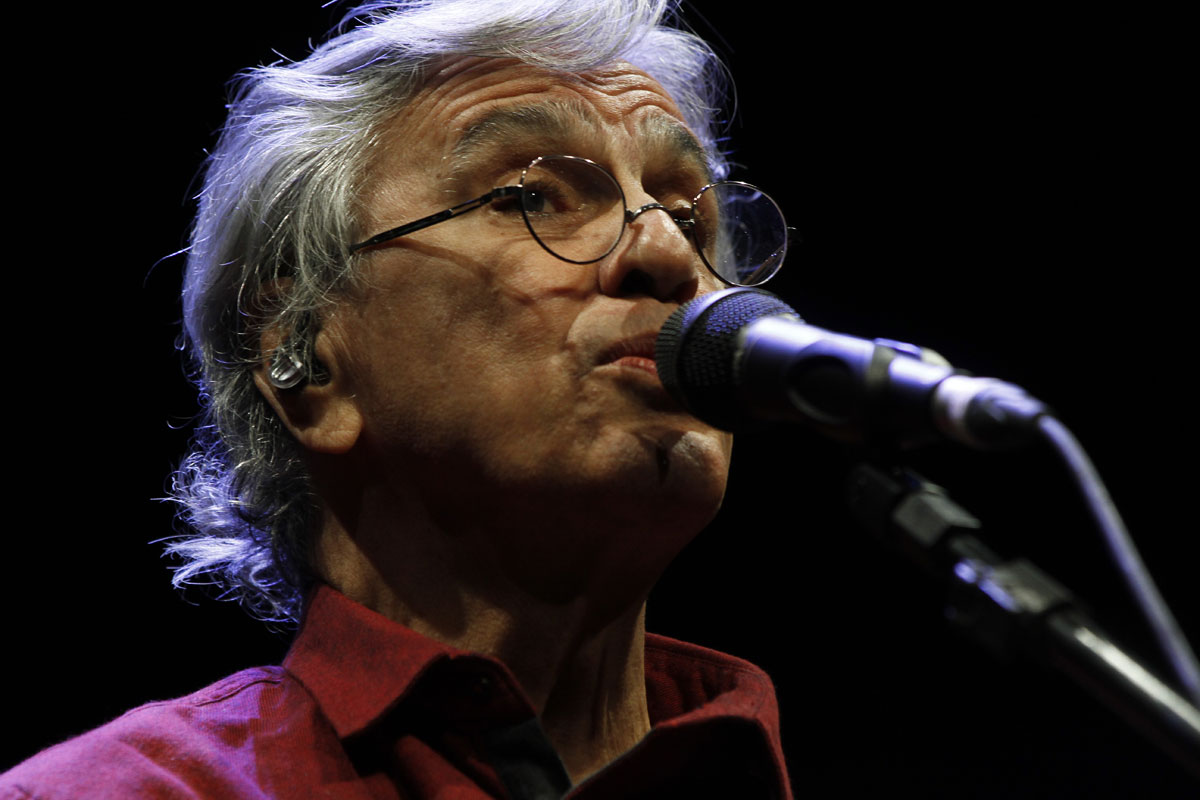Caetano Veloso volta ao HSBC Brasil para duas outras apresentações, na sexta, 12, e sábado, 13, ambas com ingressos esgotados.