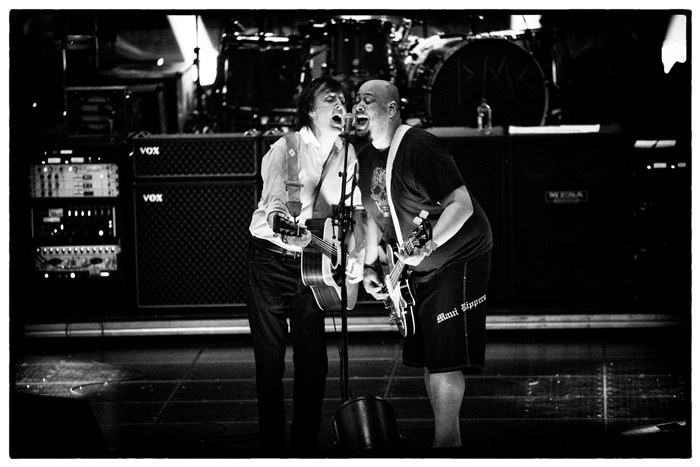 Paul com o baterista Abe Laborial, com quem ele faz um dueto, inclusive já exibido no Brasil.