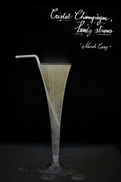 Mariah Carey gosta do lendário champagne Cristal acompanhado desses glamourosos canudos que dobram.