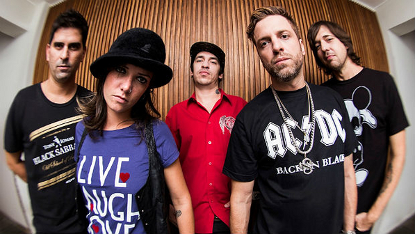 Chorão Eterno – A Banca    Palco Palco São João     Às 2h    Os ex-integrantes do Charlie Brown Jr. se reuniram sob o nome A Banca e irão promover uma homenagem ao líder do grupo Chorão, que morreu em abril deste ano.