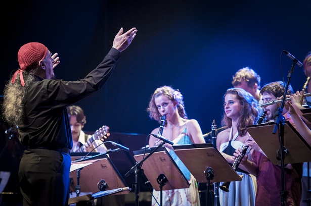 Egberto Gismonti e Orquestra Corações Futuristas