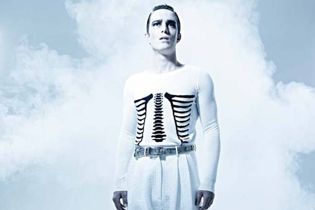 Fashion Pages - Nas Nuvens