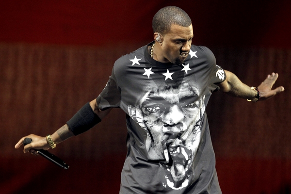 Kanye West é um conhecido metrossexual. Para os camarins de sua turnê em 2007 ele fazia questão de produtos de beleza como loções para a pele, sabonetes hidratantes e shampoos específicos.