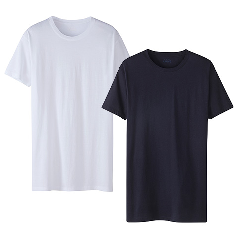 Quanto você pagaria por uma dessas camisetas? US$ 120, talvez? Este é o preço estipulado para o item na linha de Kanye West com a marca francesa A.P.C., lançada no último domingo, 14.