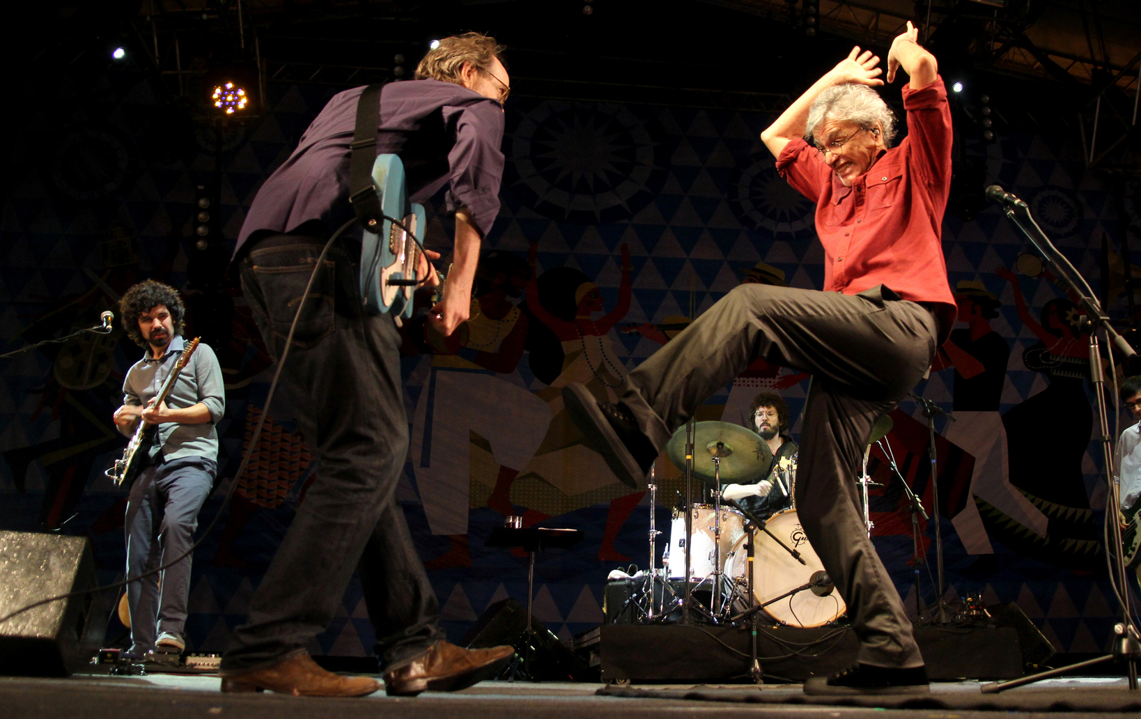 Caetano Veloso e Arto Lindsey juntos no palco