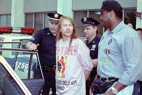 Galeria – Prisões estúpidas de astros da música – capa - Axl Rose