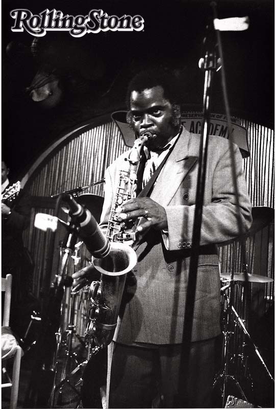 Além dos astros da cena hip-hop, Ricky Powell também clicou celebridades. Retratos feitos por ele do saxofonista Maceo Parker...