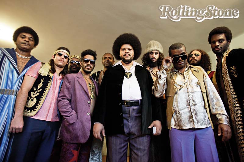 De volta no tempo  O ator Babu Santana (ao centro) como o Tim Maia da fase já artística