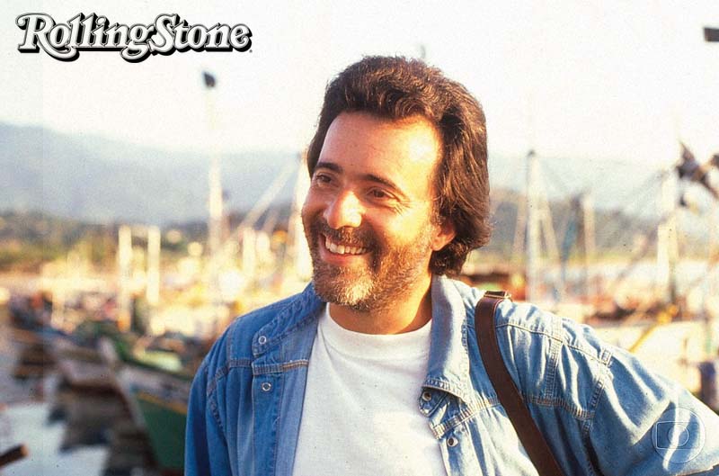 Tony Ramos sorri com o lagarto