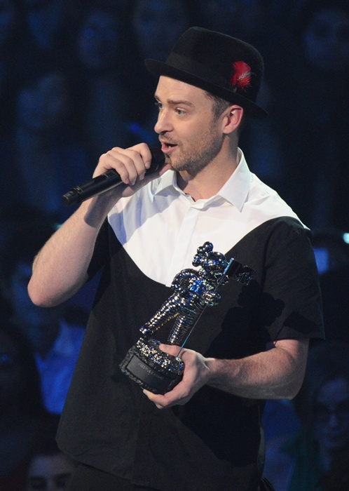 Justin Timberlake foi um dos destaques do VMA. Ele venceu na categoria Clipe do Ano com "Mirrors" e ainda foi homenageado com o prêmio especial  Michael Jackson Vanguard