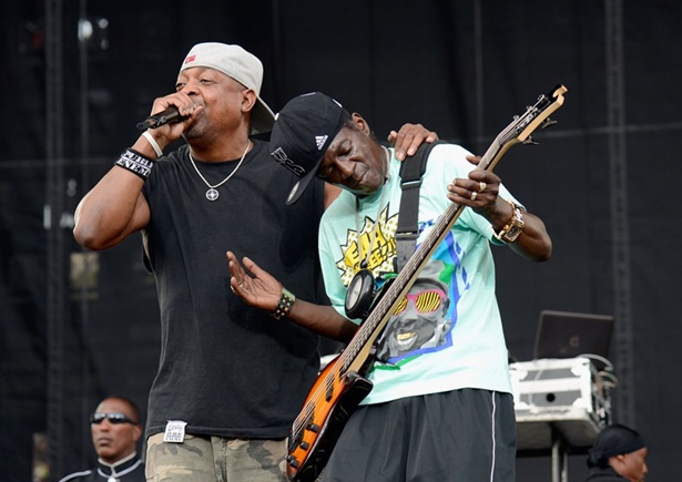 Chuck D (E) e Flavor Flav no show do Public Enemy no Budweiser Made in America