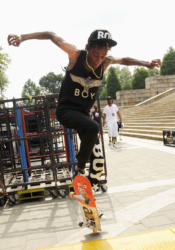 Wiz Khalifa andando de skate no Budweiser Made in America