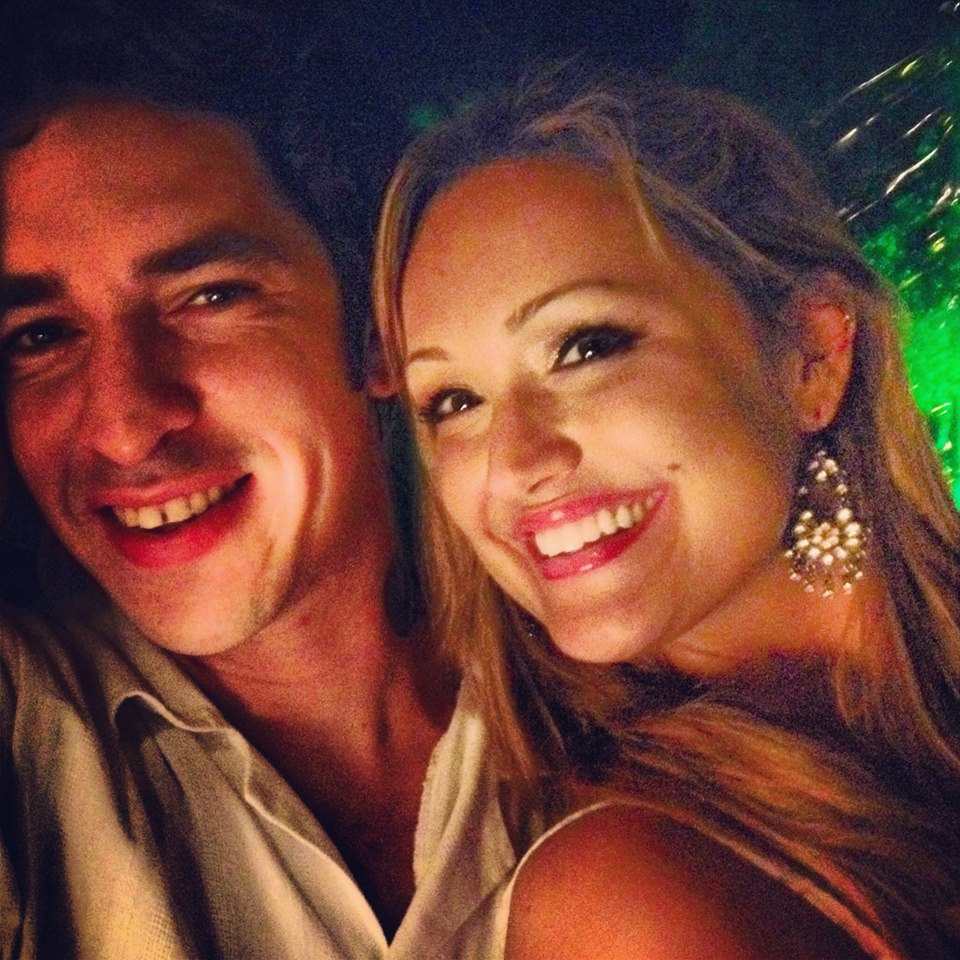 Outra foto ao lado da esposa, Claudia, atualmente grávida de 5 meses