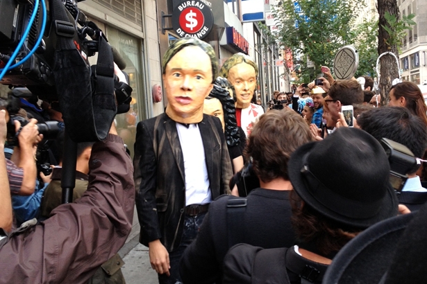 O Arcade Fire chega ao pequeno clube escolhido para o lançamento de "Reflektor", em Montreal