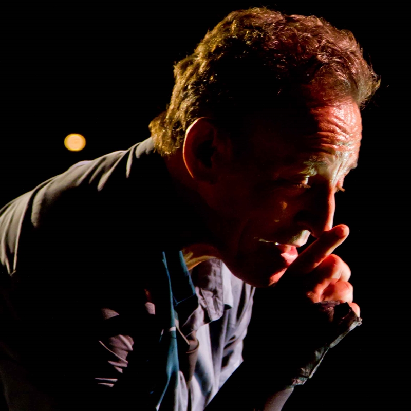 Em show de mais de três horas, Springsteen toca Raul e celebra noivado