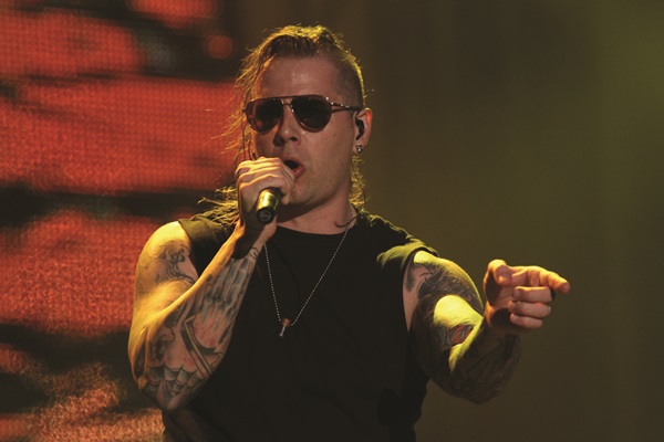 A banda sofreu com gritos de fãs do Iron Maiden