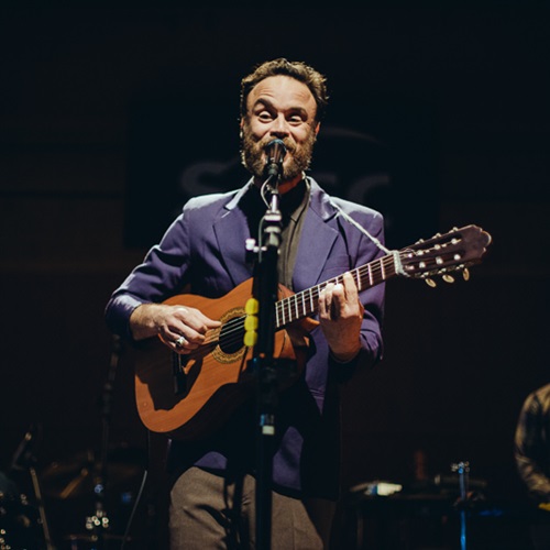 Rodrigo Amarante fez show em São Paulo nesta quinta, 26