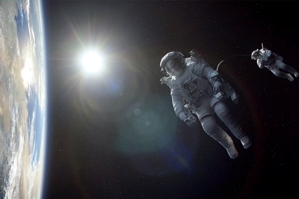 Antes mesmo de o homem viajar ao espaço, o cinema já fazia questão de especular como seria o mundo para além do céu. Grandes cineastas – de Georges Méliès a Ridley Scott – entregaram aos espectadores visões sobre o infinito. Veja a seguir dez delas.