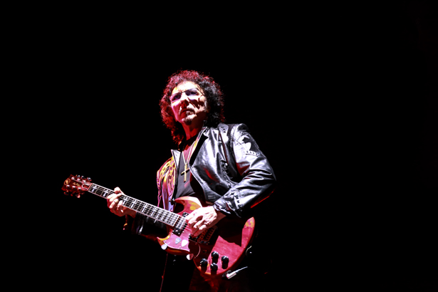 O Black Sabbath abriu a turnê brasileira com show em Porto Alegre. A banda do vocalista Ozzy Osbourne, do guitarrista Tony Iommi e do baixista Geezer Butler ainda tem apresentações marcadas em São Paulo, Rio de Janeiro e Belo Horizonte