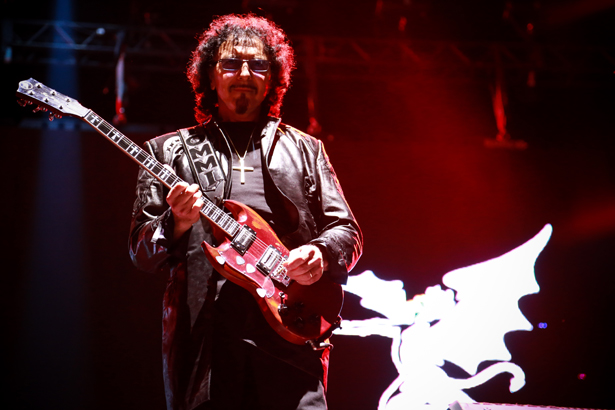 O Black Sabbath abriu a turnê brasileira com show em Porto Alegre. A banda do vocalista Ozzy Osbourne, do guitarrista Tony Iommi e do baixista Geezer Butler ainda tem apresentações marcadas em São Paulo, Rio de Janeiro e Belo Horizonte