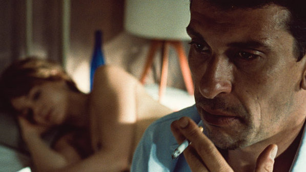 O Lobo Atrás da Porta