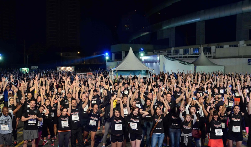 As mais de 4 mil pessoas logo após o aquecimento oficial