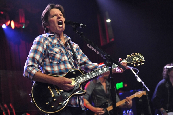 Galeria - 25 momentos do Hall da Fama do Rock - John Fogerty