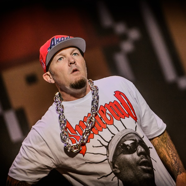 O Limp Bizkit lembrou fãs de hits como "Hot Dog" e "My Way" no Monsters of Rock