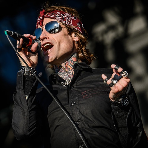 O Buckcherry fez apresentação marcante no segundo dia de Monsters of Rock 2013.