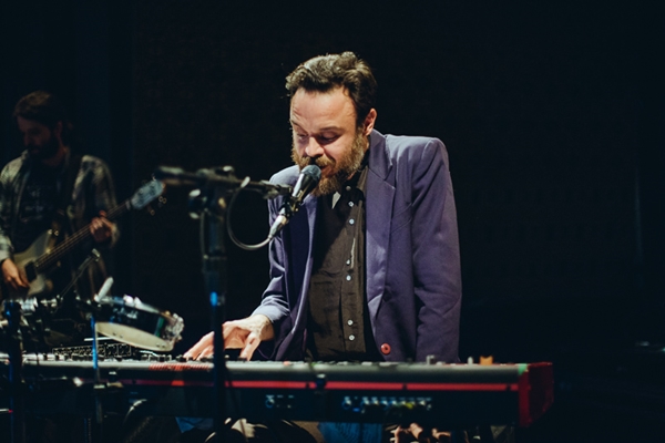 Galeria – Rodrigo Amarante – Faixa-a-faixa – capa
