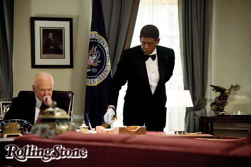 PERTO DO PODER  O mordomo Cecil (Whitaker) serve o presidente Eisenhower (Robin Williams)