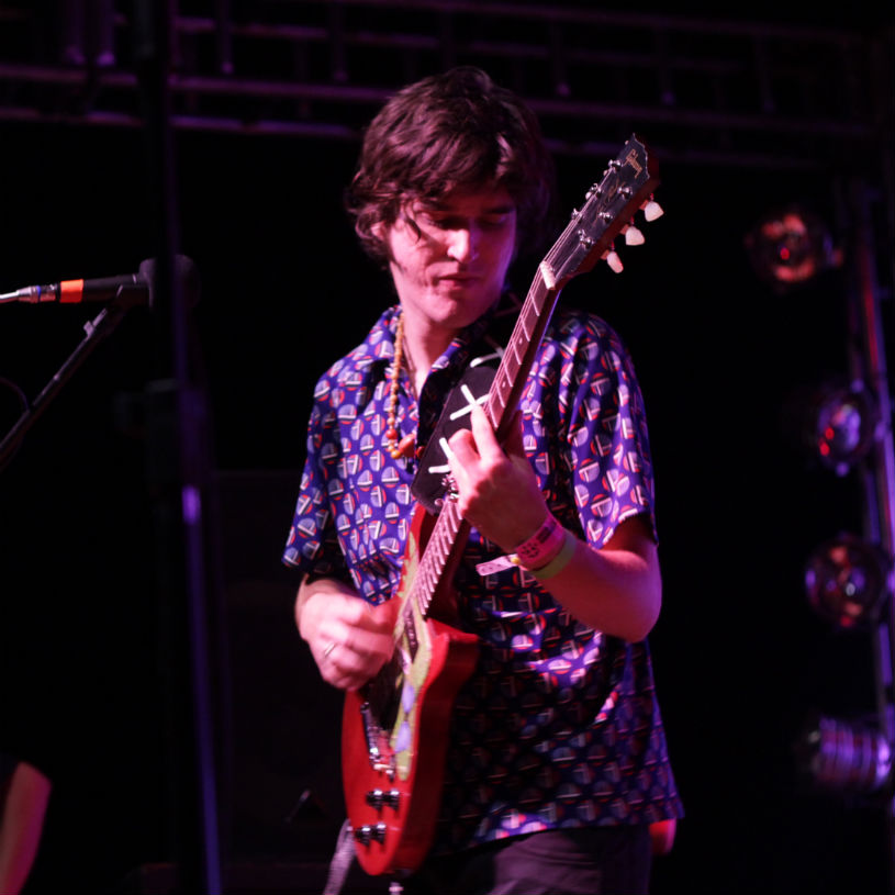 Nevilton toca no festival Vaca Amarela.