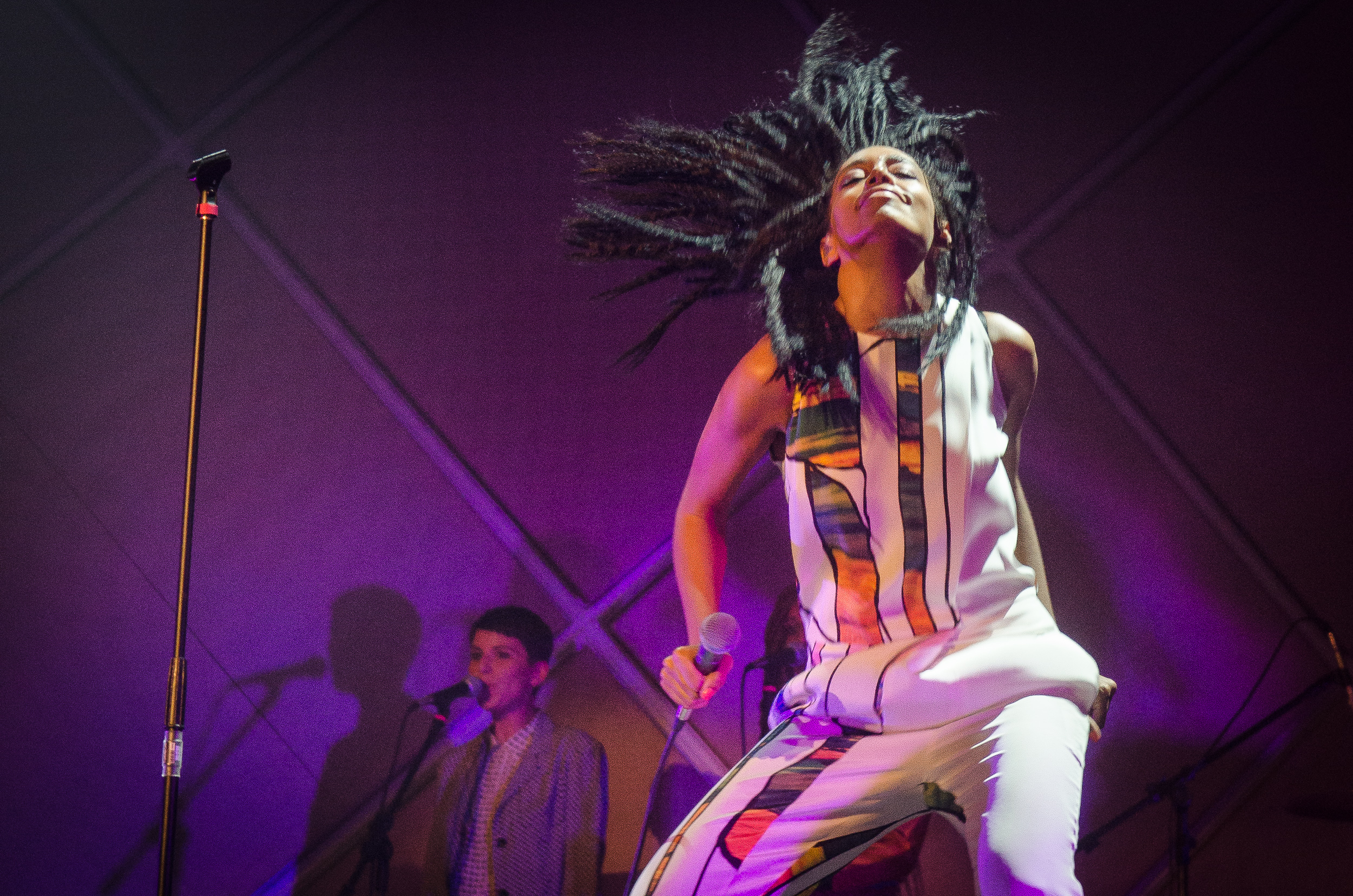 Solange dança bastante durante o show, mas não se importa com coreografias