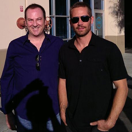 Uma das últimas fotos de Paul Walker, tirada por um fã que compareceu ao evento de caridade organizado pelo ator para angariar fundos para ajudar as vítimas de um desastre natural nas Filipinas.