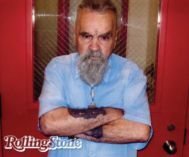 MANSON HOJE  O assassino na prisão de Corcoran, em 2013. Aos 79 anos, o visual hippie se foi, mas o olhar de maníaco e a suástica na testa permanecem