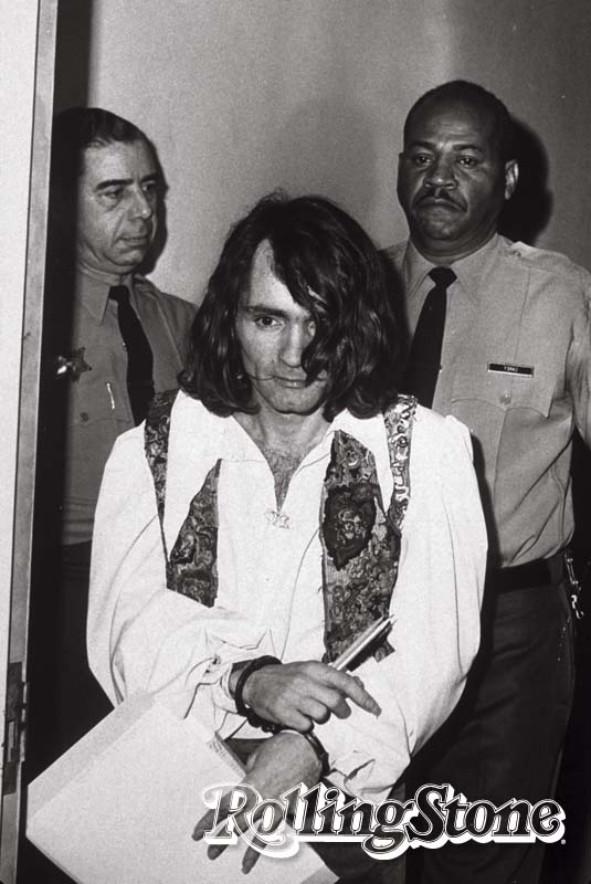 MANDANTE E VíTIMA  Charles Manson em 1969, sem barba, logo no momento em que foi preso;