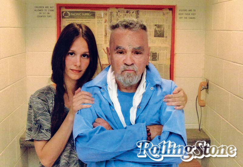 A DISCÍPULA  Manson posa com Star, de 25 anos. Ela é responsável pelo bem-estar dele na cadeia e mantém o nome do assassino na mídia. E jura que vai se casar com ele