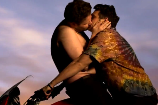 Taylor Swift, Miley Cyrus, Lily Allen, James Franco com Seth Rogen e Ronnie von são destaques do mês de dezembro.