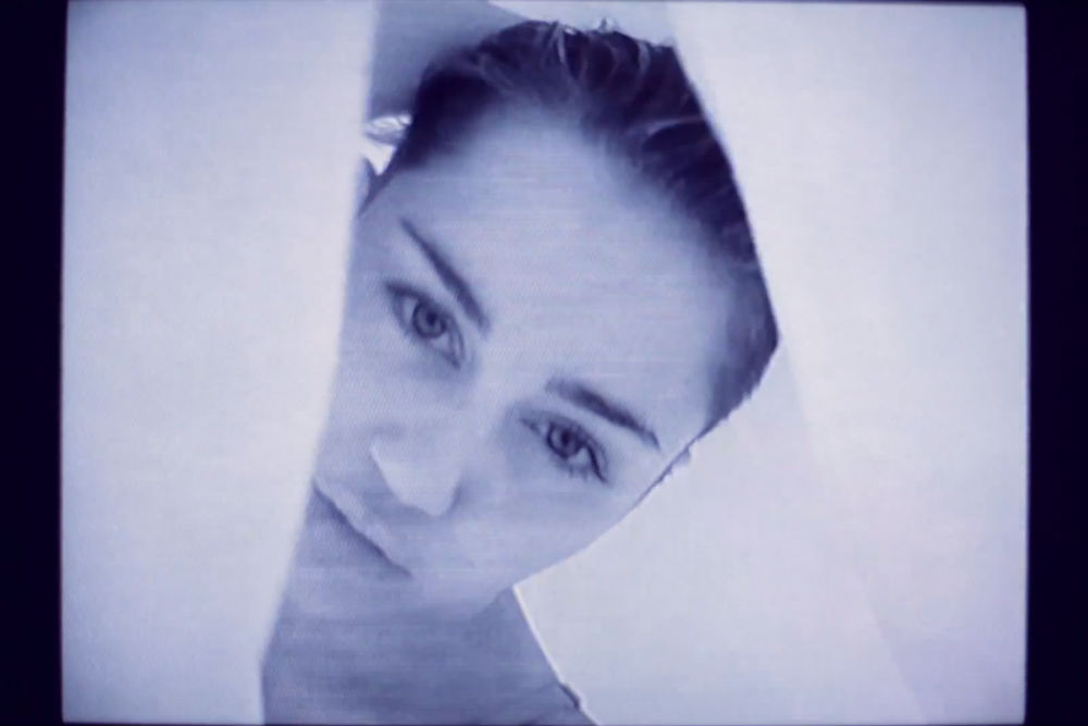 Miley Cyrus - Adore You