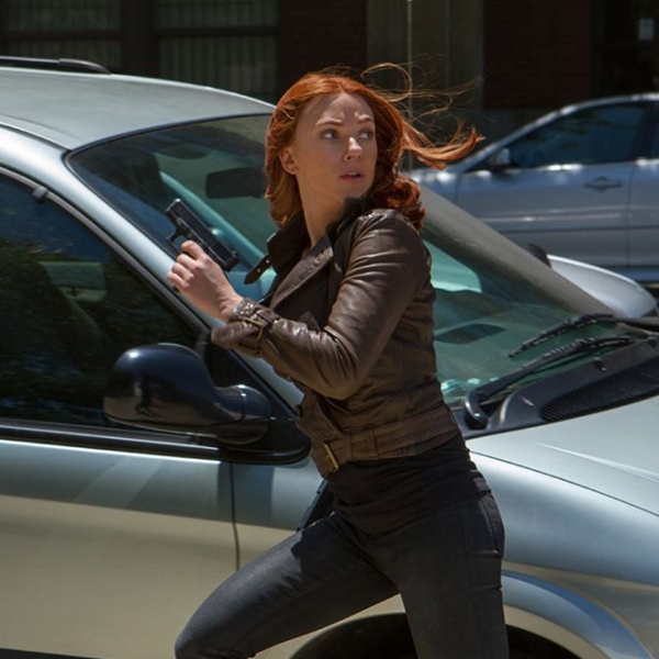 Scarlett Johansson como Viúva Negra