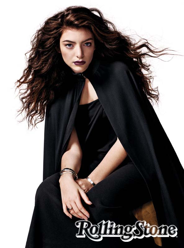 Fora da curva    Pouco acostumada à fama, Lorde não se preocupa em fazer caras e bocas