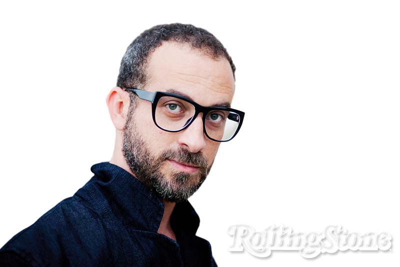 Em Cima e na Frente do Palco