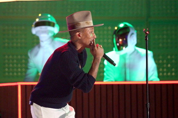 Daft Punk, Pharrell, Nile Rodgers e Stevie Wonder