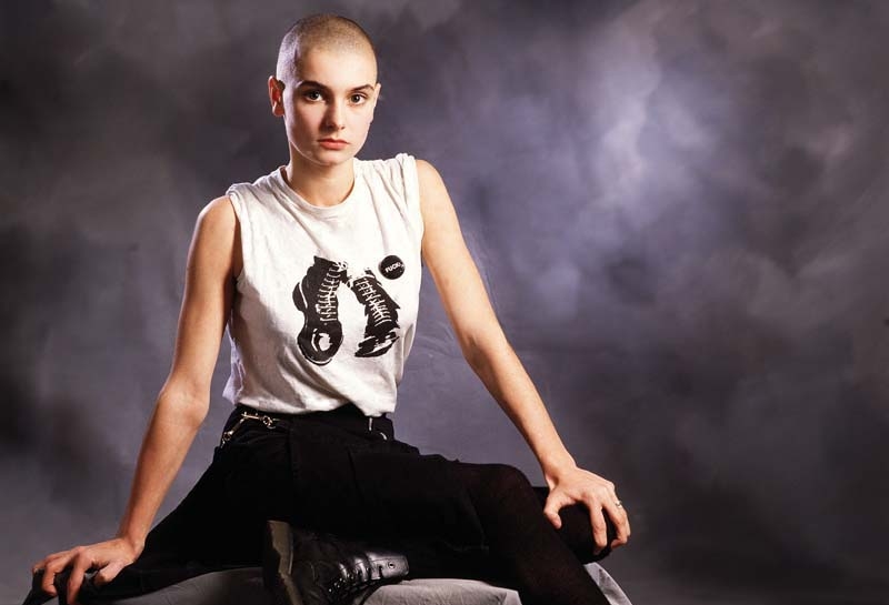 Provavelmente o cabelo que dá menos trabalho dessa galeria é o de Sinéad O'Connor.