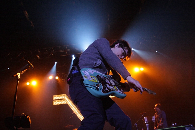 “Atualmente em estúdio”, diz o vídeo/teaser do Weezer